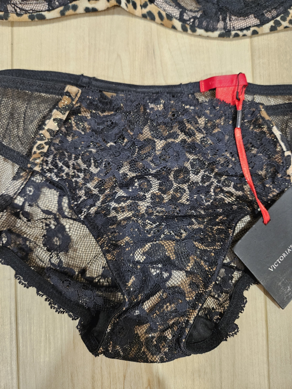 Victoria's Secret Black Lace & Leopard Underwire Bra and Panty Set - Picture 5 of 6